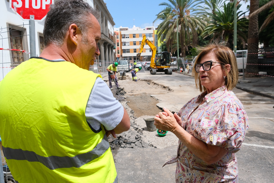 El Ayuntamiento mejora el saneamiento en la plaza de la Feria con la renovación del colector