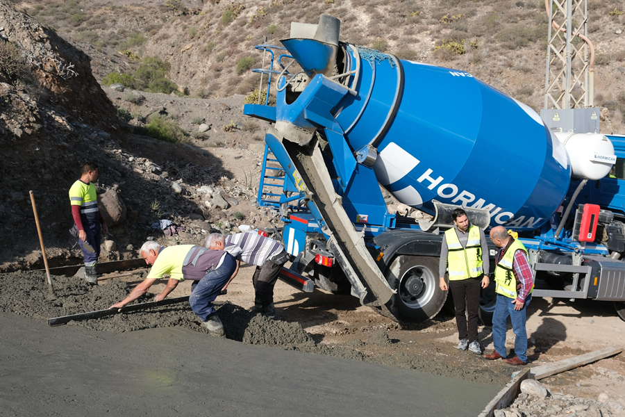 El Ayuntamiento pavimenta la calle Francisco Inglott Artiles del barrio de Zárate