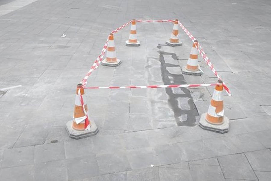 El Ayuntamiento reacondiciona el pavimento de la plaza Stagno en el barrio de Triana