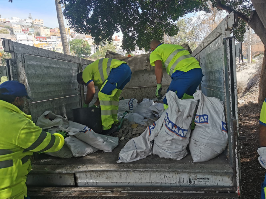 El Ayuntamiento recoge más de 60.000 kilos de residuos en espacios ocupados por vertidos incontrolados en mayo