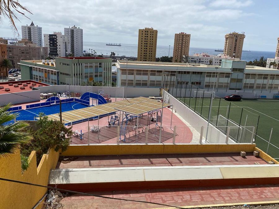 El Ayuntamiento ultima la nueva pista multideportiva de la Vega de San José en un solar rehabilitado para el deporte