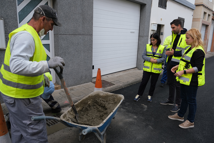 El Ayuntamiento ultima los trabajos de asfaltado en una docena de barrios de la ciudad