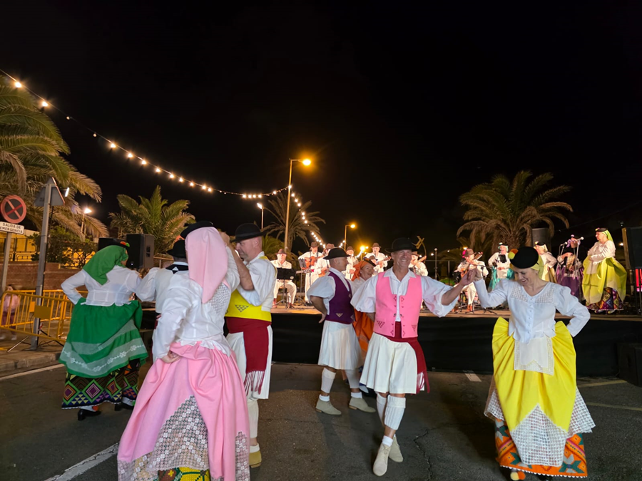 El barrio de Las Coloradas culmina sus fiestas en honor a la Virgen de Fátima con un gran éxito de participación