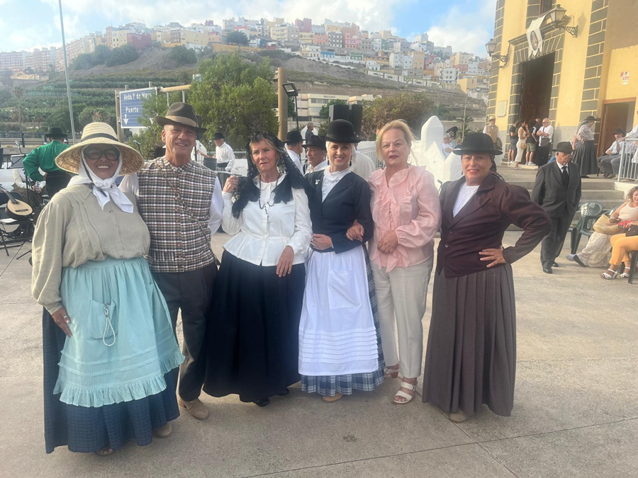 El barrio de San Roque comienza sus fiestas patronales con la lectura del pregón y una actuación folclórica