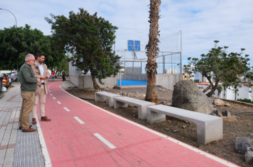 El Ayuntamiento instala 17 nuevos bancos y mejora la seguridad peatonal en el Paseo de San José