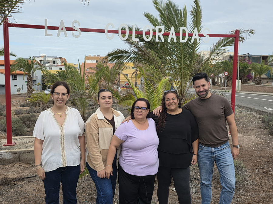 El Ayuntamiento renueva el tradicional letrero de Las Coloradas tras más de 25 años de deterioro
