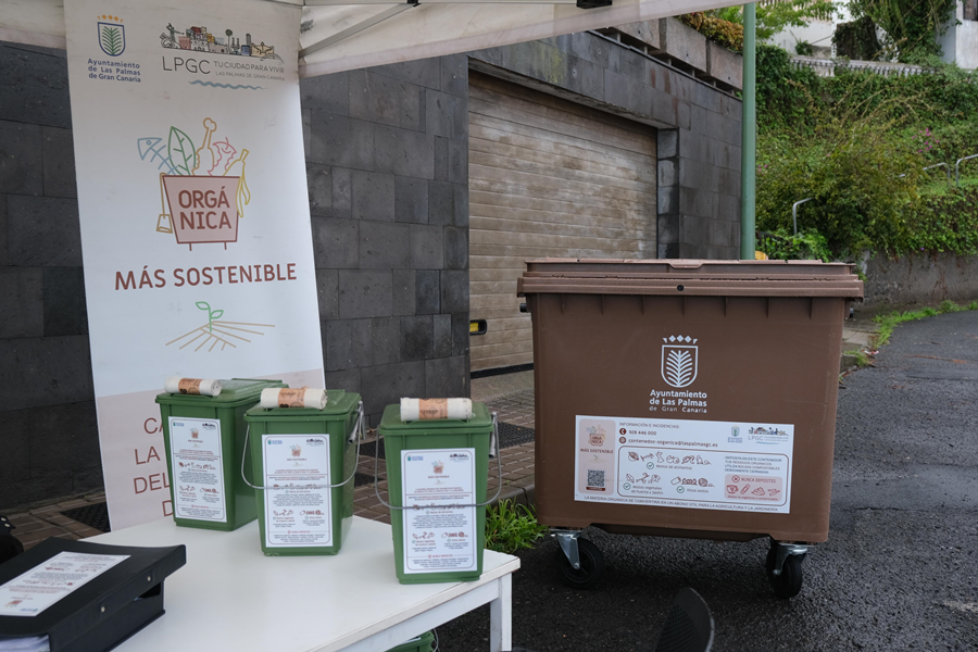 El quinto contenedor llega al barrio de Monteluz para avanzar hacia una ciudad más sostenible