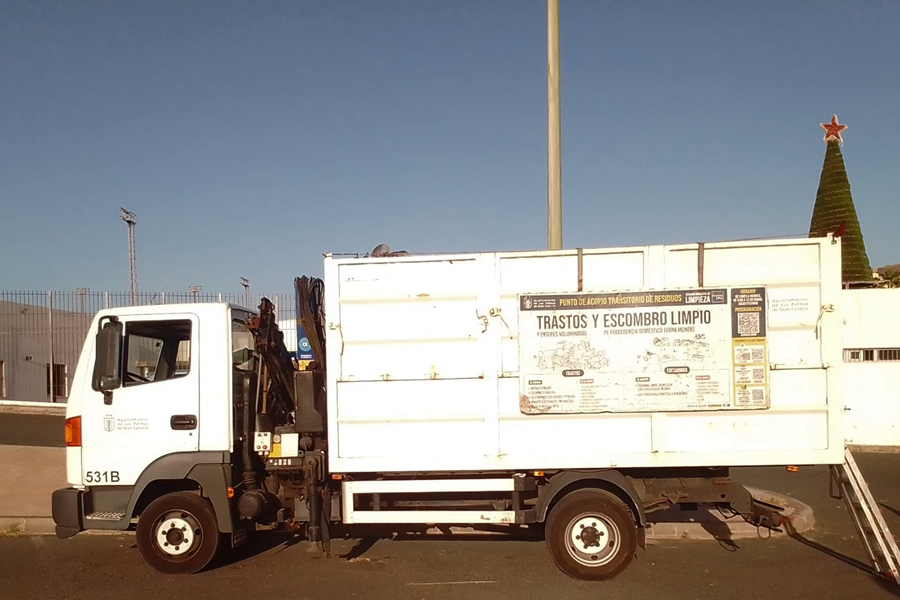 El servicio de acopio transitorio de trastos, enseres y escombros recorre más de una veintena de barrios en enero