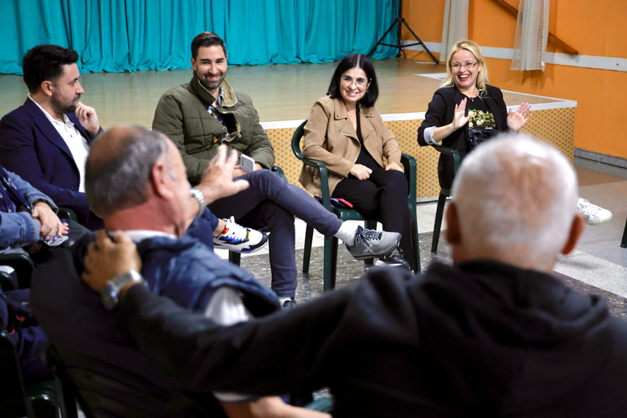 Darias analiza con vecinos y vecinas de Tamaraceite las actuaciones ejecutadas y las mejoras previstas en el barrio