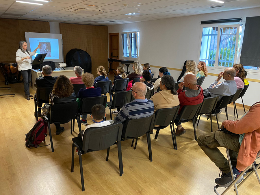 La Escuela Municipal de Música inicia el curso del programa 'Escucha musical activa' con la compositora grancanaria Laura Vega