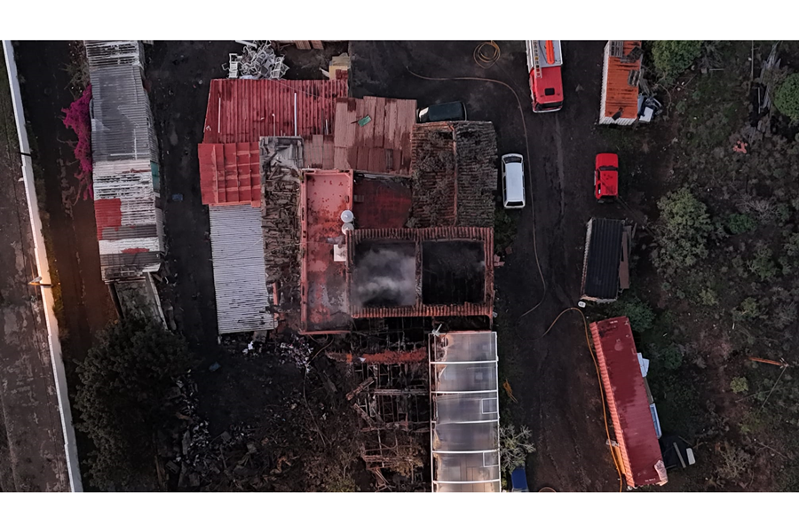 Extinguido el incendio en una finca en el Lomo Sabinal tras un operativo de más de 24 horas