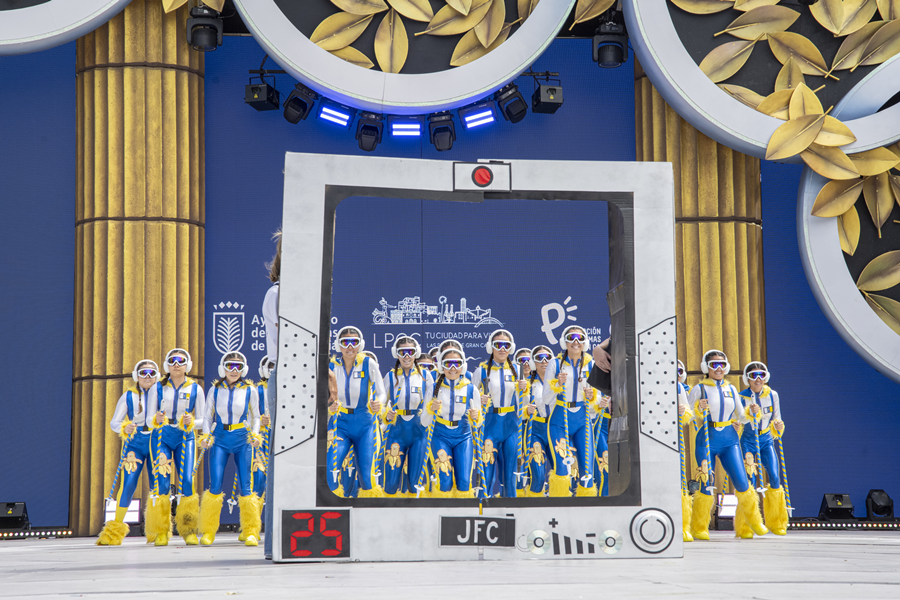 Las minimascaritas se adueñan del escenario del Carnaval olímpico en el Festival Coreográfico