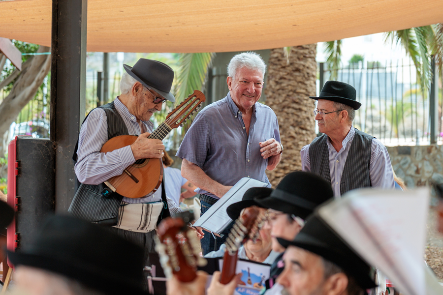 El Ayuntamiento dinamiza los mercados dominicales de San Lorenzo y Vegueta con música folclórica