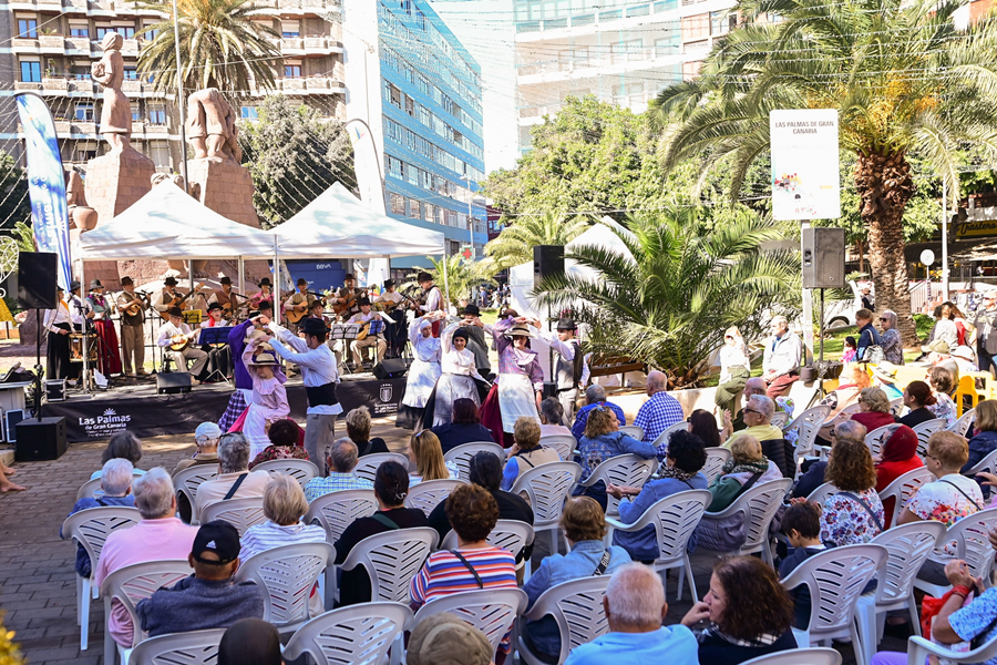 Turismo LPA consolida la programación de música, baile y tradiciones canarias en la Plaza de España