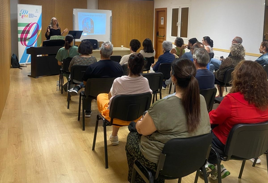 La Escuela Municipal de Música celebra una nueva sesión de 'Escucha musical activa' con la compositora grancanaria Laura Vega