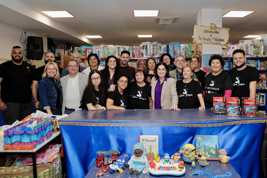 Darias llama a la participación ciudadana en la recogida solidaria de juguetes de la Casa de Galicia