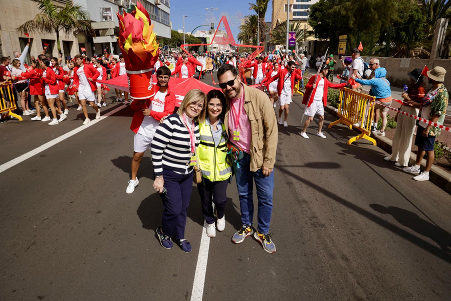 La cabalgata olímpica mueve a miles de personas en la gran jornada festiva del Carnaval