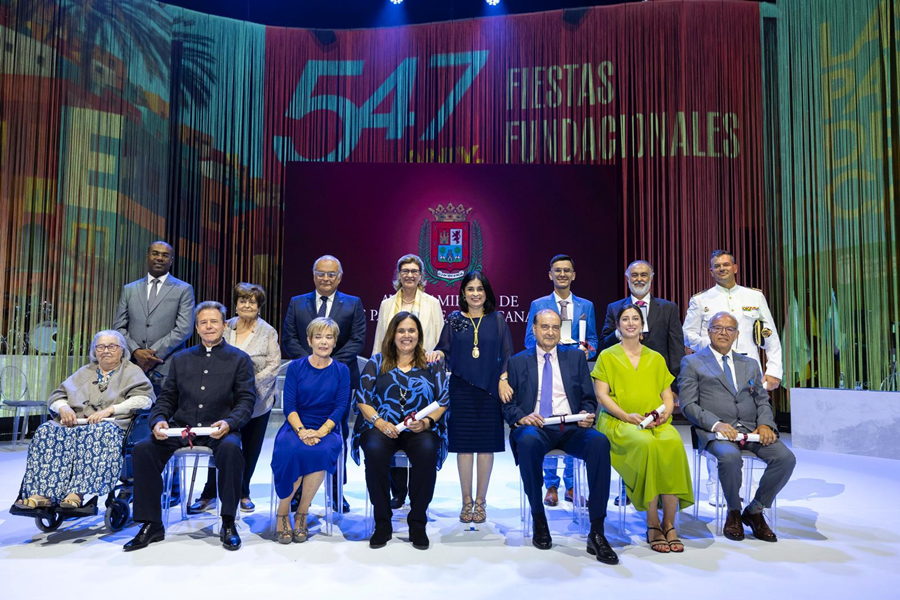 La ciudad reconoce a 14 personas y entidades en el acto de Honores y Distinciones