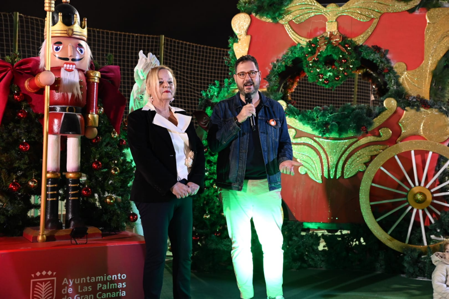 Juan Pablo II y Lomo Blanco estrenan sus decorados navideños