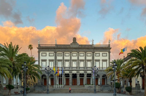 El Ayuntamiento ilumina de azul las Casas Consistoriales y fuentes emblemáticas de la ciudad  con motivo del Día de Europa