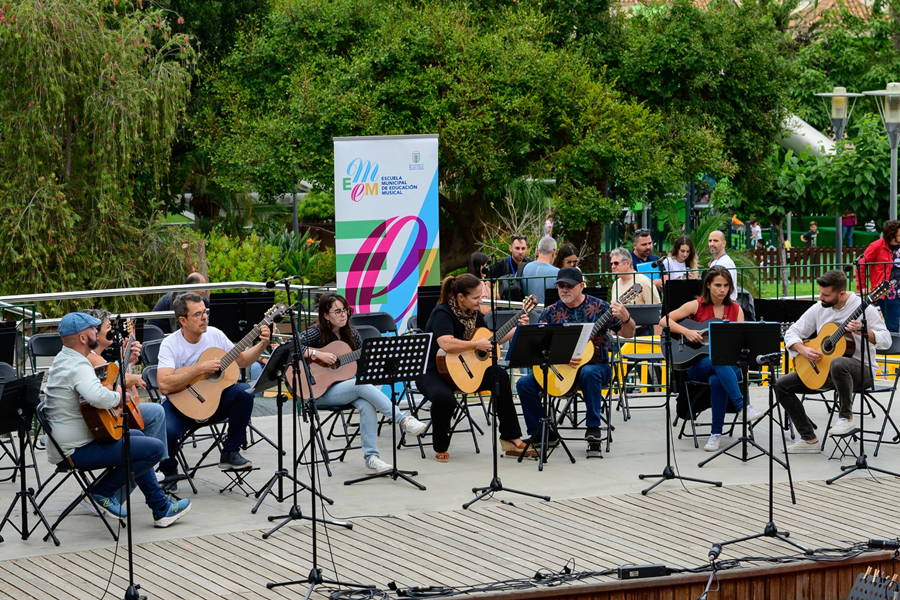 La Escuela Municipal de Educación Musical celebra un concierto de guitarra, canto y percusión