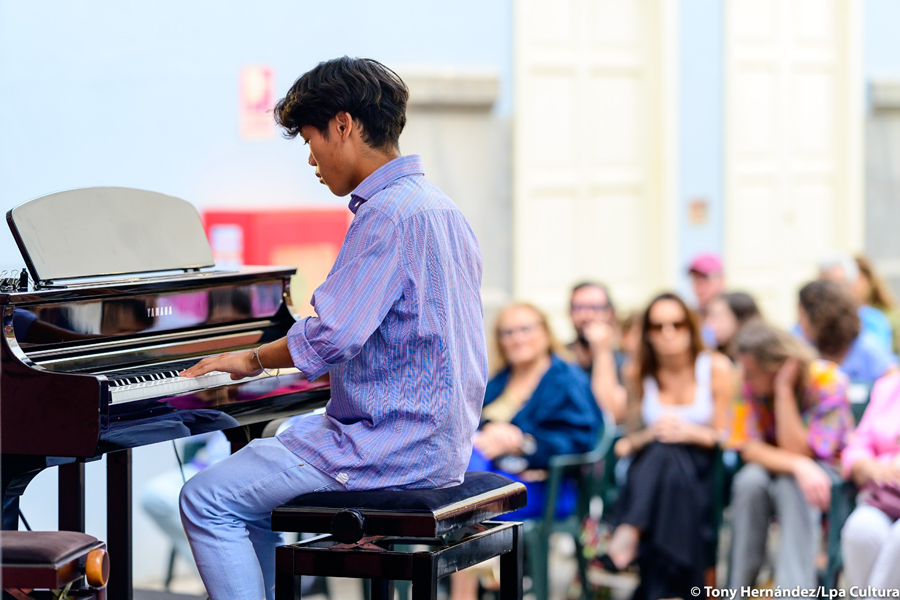 La Escuela Municipal de Educación Musical de Las Palmas de Gran Canaria celebra el recital 'Piano y compañía'
