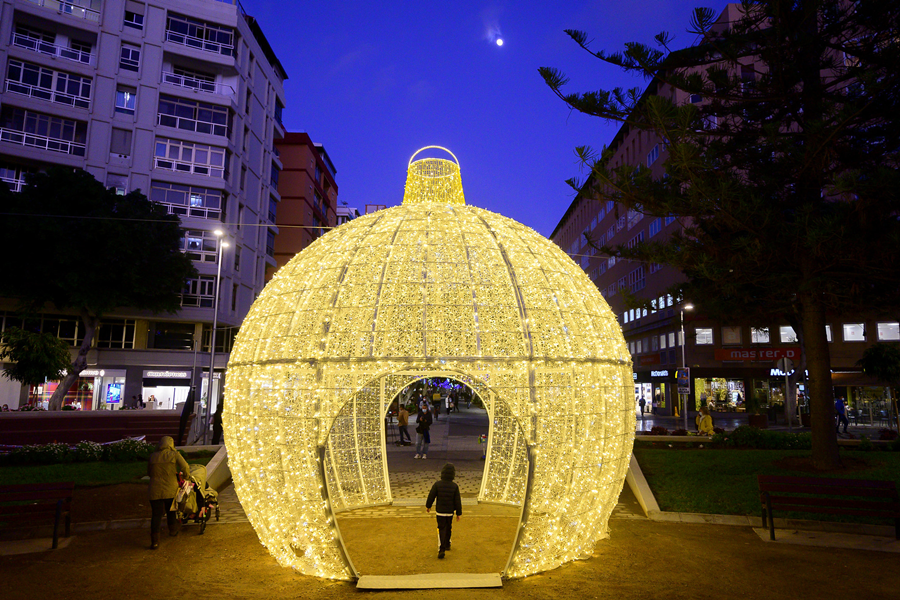 El Ayuntamiento renueva la iluminación navideña de los Distritos con la adquisición de una treintena de nuevos elementos decorativos