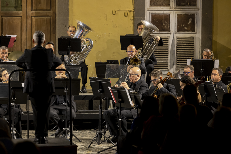 La Banda Sinfónica Municipal celebra Canarias con el timple de Germán López