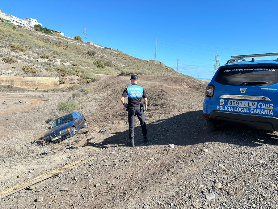 La Policía Local retira al día cuatro vehículos abandonados en la vía pública