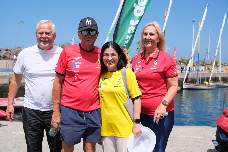 La bahía capitalina acoge un vibrante Concurso de Vela Latina Canaria por las Fiesta Fundacionales