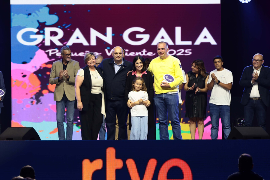 La alcaldesa asiste a la octava Gala Pequeño Valiente en apoyo a la lucha contra el cáncer infantil