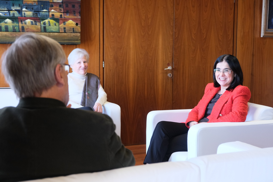 Darias mantiene un encuentro con Carmen Negrín, nieta del expresidente de la Segunda República