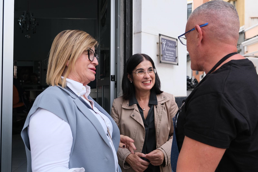 La alcaldesa Darias visita Schamann para planificar con vecinos y vecinas mejoras en el barrio y repasar las actuaciones ya desarrolladas