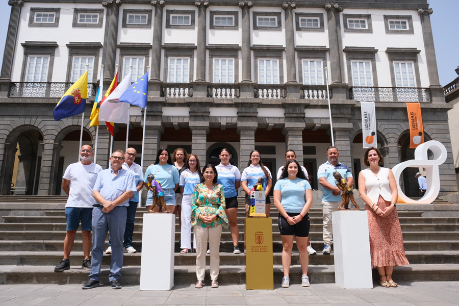 Darias recibe al Club de Lucha Santa Rita, referente en la promoción de la lucha canaria femenina