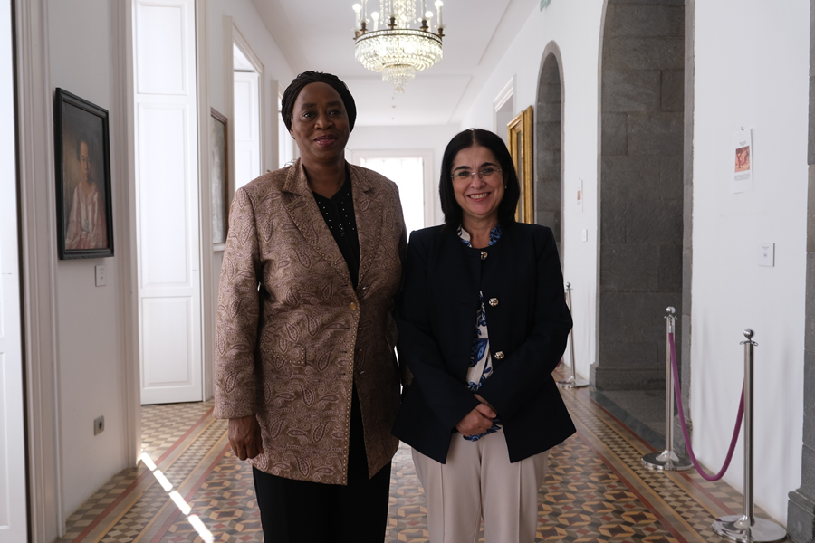 La alcaldesa Darias recibe en las Casas Consistoriales a la embajadora de Sudáfrica en España y Andorra