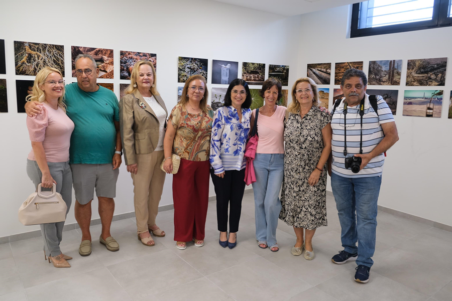 La alcaldesa conoce los trabajos de fin de curso de la Universidad Popular del Ayuntamiento