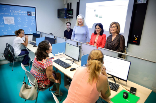 El Ayuntamiento acerca a la ciudadanía la administración electrónica con el curso 'Combatamos la brecha digital'