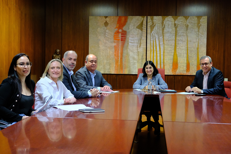 La alcaldesa Darias mantiene un encuentro con representantes de ASINCA y AEDICA
