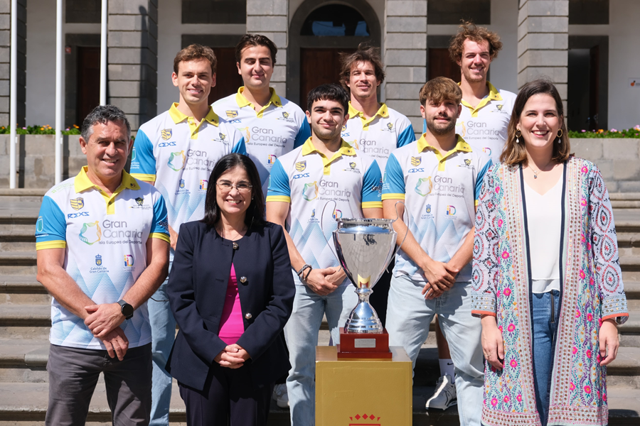 La alcaldesa Darias recibe al Molina Sport Gran Canaria, campeón de Europa en hockey línea