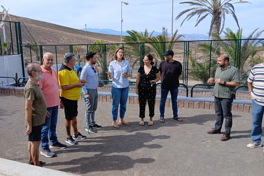 El Ayuntamiento mejora la seguridad de la pista de bola canaria de Las Coloradas