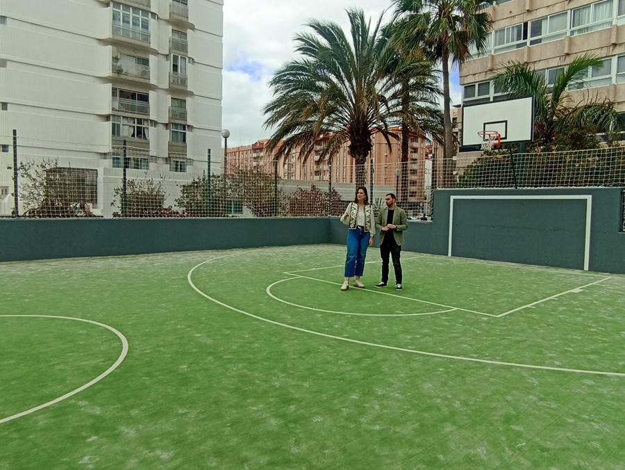 El Ayuntamiento renueva y mejora la seguridad de las canchas deportivas de Luis Doreste Silva