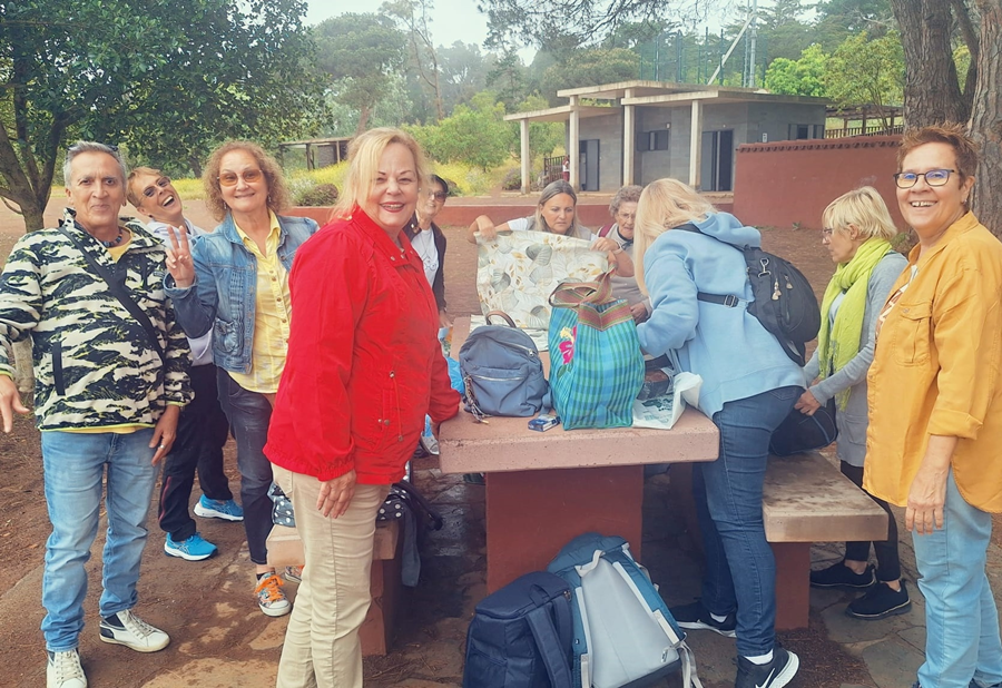 La Universidad Popular fomenta la convivencia entre centros con una excursión conjunta al área recreativa de Santa Cristina