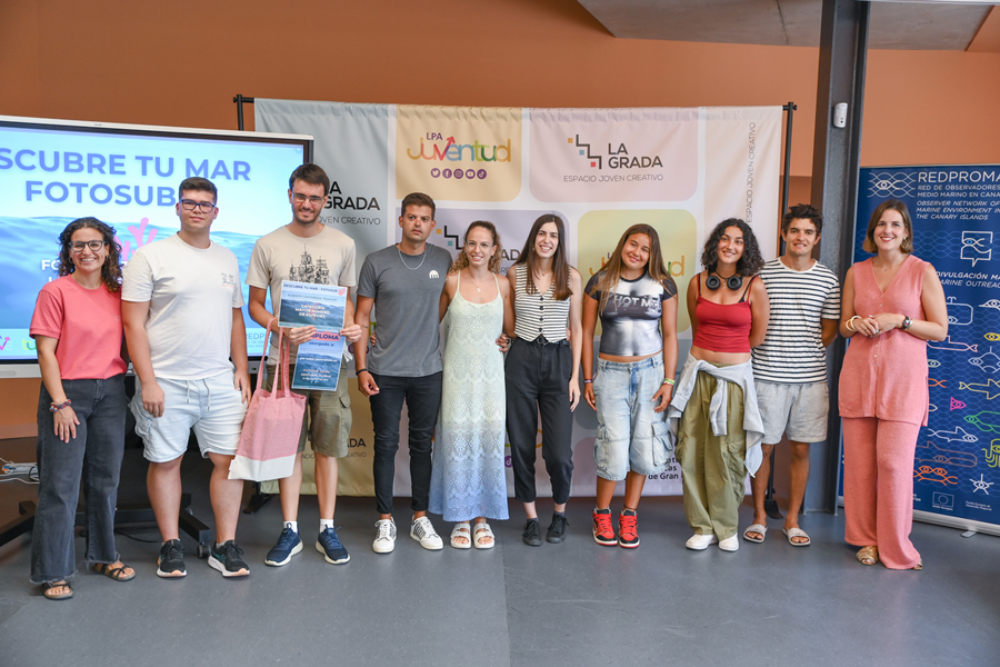 El Ayuntamiento premia las mejores fotografías del Fotosub Joven celebrado en la playa de Las Canteras en el marco de las actividades juveniles de verano