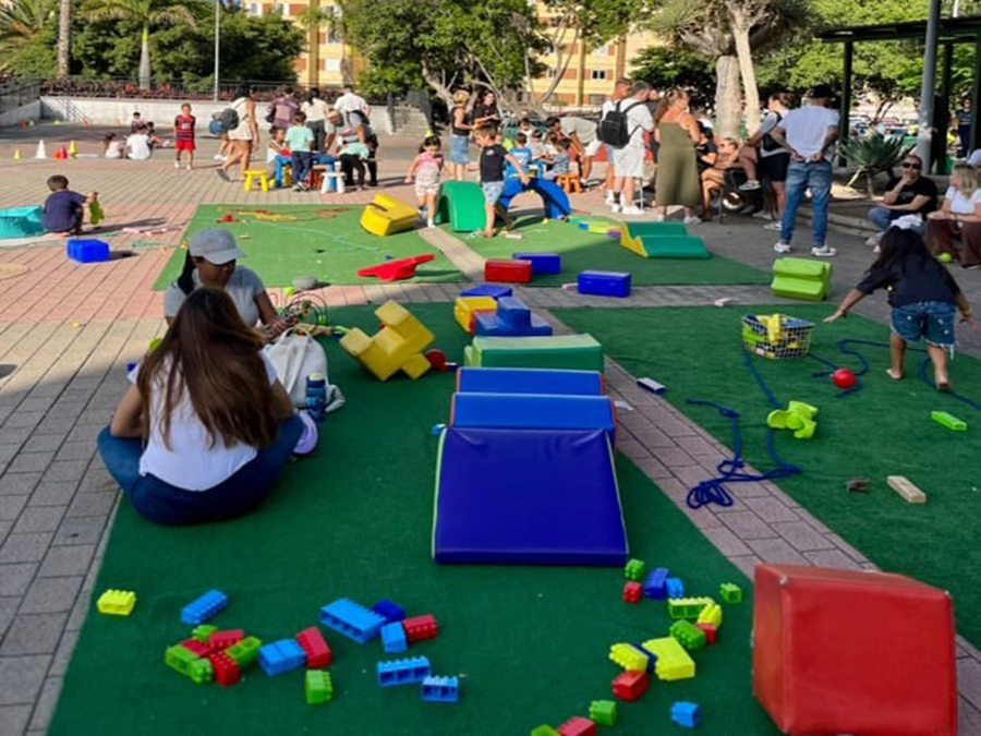 La iniciativa 'Parques Creativos' visita en agosto los barrios de Las Rehoyas, Altavista, Las Torres y Barrio Atlántico