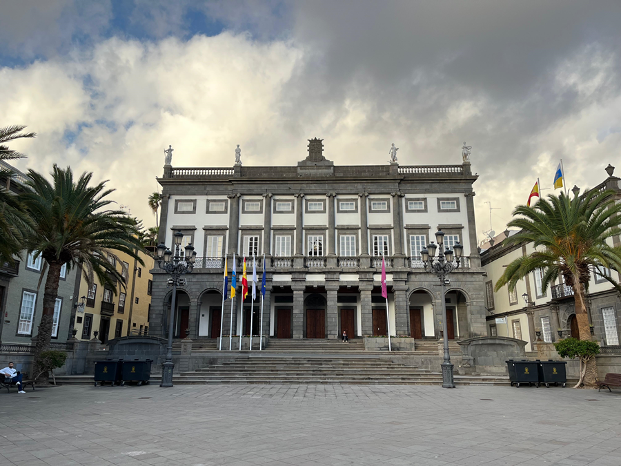 El Ayuntamiento se suma a la Marcha Azul por el autismo con la iluminación de las Casas Consistoriales