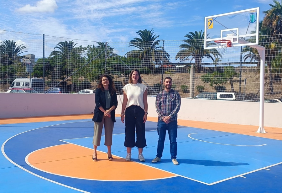 El Ayuntamiento renueva las canchas de baloncesto de Las Torres tras una inversión de 65.000 euros