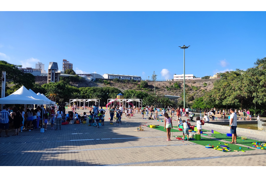 Más de un centenar de personas disfrutan de la iniciativa 'Parques Creativos' en Las Rehoyas