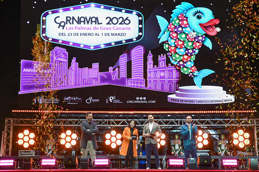 El escenario del Carnaval se convierte en el hall del «Hotel LPGC Palace» para celebrar los 50 años de la Fiesta
