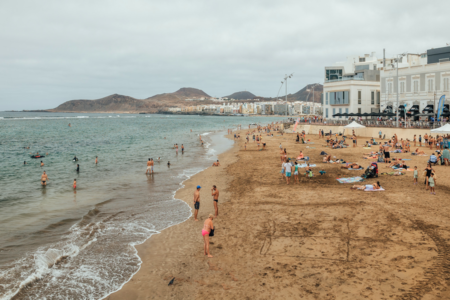 El Ayuntamiento adjudica el contrato de mantenimiento del revestimiento del muro de la playa de Las Canteras para los próximos cuatro años