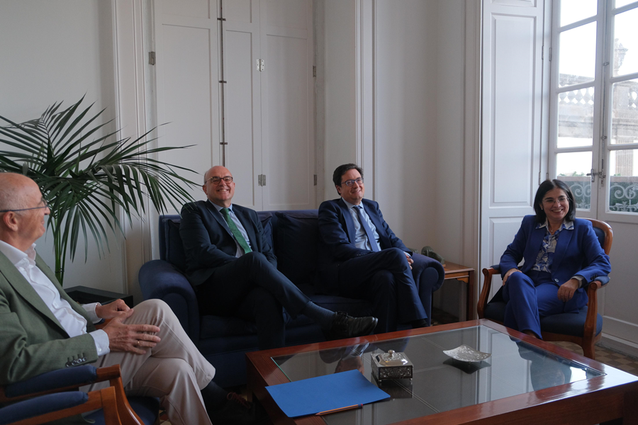 Carolina Darias analiza con el ministro Óscar López los proyectos de transformación digital de la ciudad